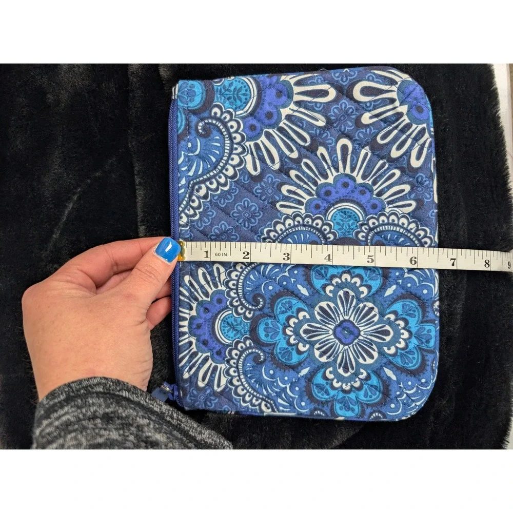 Vera Bradley Pouch Blue Quilted Floral Medallion Zip Bag‎